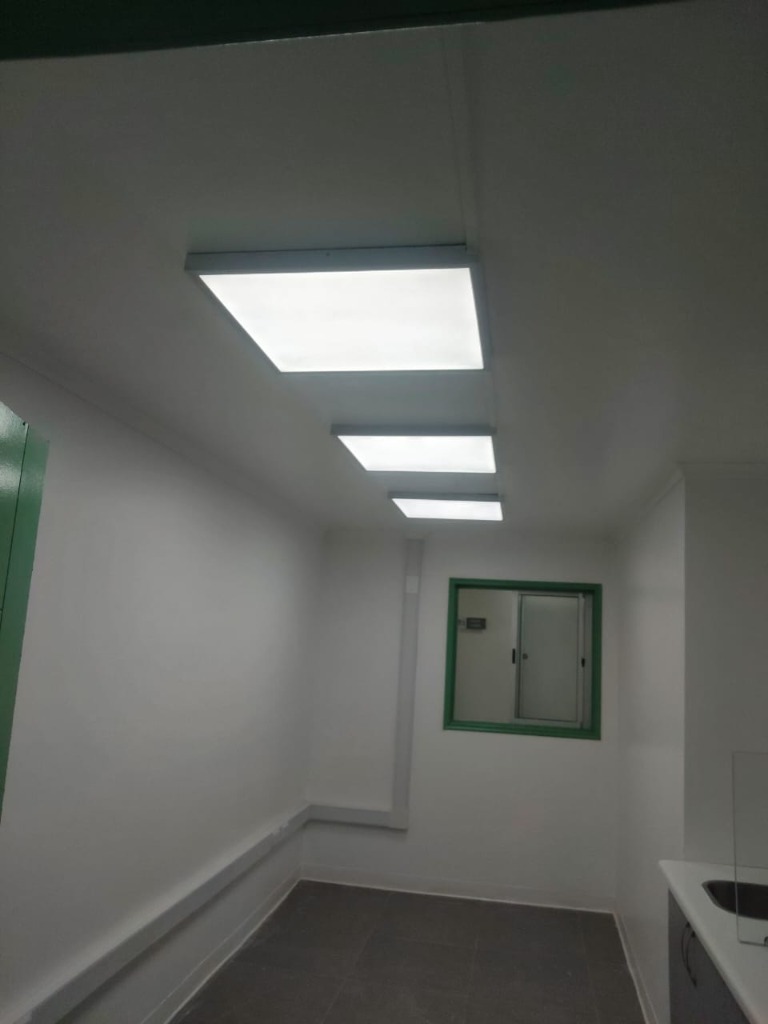 Instalación paneles LED en recinto